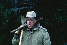 Jud (Fred Gwynne) kennt die dunklen Geschichten von Ludlow &ndash; und das uralte Wissen, das besser ruhen sollte.
