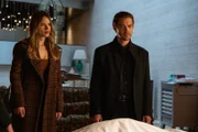 Ainsley Whitly (Halston Sage, l.); Malcolm Bright (Tom Payne, r.)