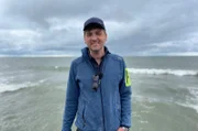 Johannes Zenglein am Strand