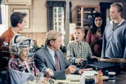 (v.li.): Cloris Leachman (Ida), Frankie Muniz (Malcolm), David Rasche (Anwalt), Erik Per Sullivan (Dewey), Christopher Kennedy Masterson (Francis).