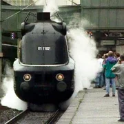 BR 01 1102 bei Ausfahrt aus Stuttgart Hbf.