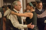 Don Emilio López (José Sacristán, l.); Ana Rivera (Paula Echevarría, r.)