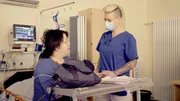 Patientin Marion Mellinghoff (l.) und Doc Caro.