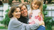 Dr. Stefan Frank (Sigmar Solbach) und Bea (Isabelle von Siebenthal) wollen Iris (Jana Kilka) adoptieren.