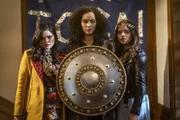 (v.l.n.r.) Mel Vera (Melonie Diaz); Macy Vaughn (Madeleine Mantock); Maggie Vera (Sarah Jeffery)