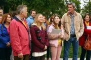 (v.l.n.r.) Maddies Dad (Bil Dwyer); Maddie (Ashlee Füss); Sue (Eden Sher); Mike (Neil Flynn)