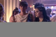 Parker (Nick Hargrove, l.); Maggie Vera (Sarah Jeffery, r.)