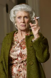 Während Malcolm und Reese ein dermaßen blödes Spiel spielen, rettet Ida (Cloris Leachman) Dewey das Leben ...