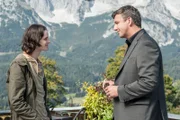 Paul Ebert (Johannes Franke, l.) bleibt nur noch wenig Zeit. Er hat eine große Bitte an Martin Gruber (Hans Sigl, r.).