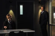 Bei den Ermittlungen im Mordfall Timothy Hartley stoßen Patrick (Simon Baker, r.) und Teresa auf dessen Schwiegermutter Elspeth (Frances Conroy, l.). Doch hat sie damit etwas zu tun?
