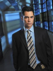 Det. Scott Valens (Danny Pino)