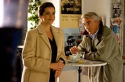 Sandra (Rebecca Immanuel, l.) und Felix (Christoph M. Ohrt, r.) haben ein Problem miteinander: Sandra findet, dass Felix ihr nicht genügend Anerkennung zollt. Und Felix findet, dass Sandra ihm nicht genügend Anerkennung zollt. Auslöser war, dass Sandra Felix gezeigt hat, wie sie mit einem Feuerzeug Bierflaschen öffnen kann. Felix kann das nicht ...