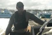 Ein CBP-Agent steht auf einem Wasserfahrzeug mit dem Meer im Rücken in Mayaguez, P.R.