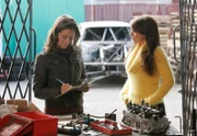 Melinda (Jenifer Love Hewitt, r.) will Kontakt zu Cindy (Abigail Spencer, r.) aufnehmen. Ihr Freund ist bei einem illegalen Autorennen ums Leben gekommen und glaubt nun, dass Cindy Schuld daran hat …