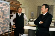Gunter ist beeindruckt, wie kreativ Mick den Ausfall des Buchungssystems überbrückt hat.