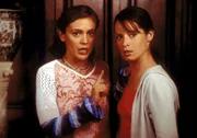 Phoebe und Piper können es kaum glauben, dass ein Geist es auf ein unschuldiges Baby abgesehen hat.