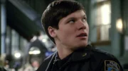 Nach der mysteriösen Verhaftung eines angeblichen Vergewaltigers durch Brad Fletcher (Graham Davie) haben Nachforschungen ergeben, dass dieser  überhaupt nicht im Polizeidienst gemeldet ist. Was hat das zu bedeuten?