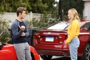 Trip Windsor (Peyton Meyer, l.); Taylor Otto (Meg Donnelly, r.)