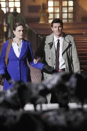Brennan (Emily Deschanel) und Booth (David Boreanaz) müssen die entstellten Überreste eines Körpers untersuchen, der auf dem Altar einer Kirche verbrannt worden ist. Am Schädel der Leiche prangen zwei Hörner. Handelt es sich hierbei um den Satan?