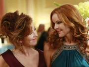 Wollen gemeinsam die alljährliche Verleihung des Founder's Award organisieren: Bree (Marcia Cross, r.) und Katherine (Dana Delany, l.) ...
