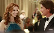 Orson (Kyle MacLaclan, r.) ist stolz auf Bree (Marcia Cross, l.), der neuen Preisträgerin des Founder's Award ...