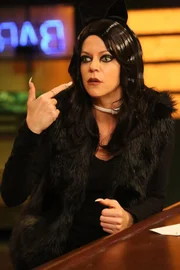 Dee Reynolds (Kaitlin Olson)