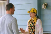 Sue (Eden Sher, r.) und Darrin (John Gammon, l.) haben wieder Gefühle füreinander.
