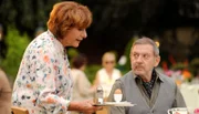 Hermine (Hannelore Hoger) findet Gefallen an dem Hotelgast Richard Karrenberg (Andre Jung). Der grummelige Theaterstar nutzt jede Gelegenheit, um seinem Unmut ordentlich Luft zu machen - und wenn nur die Eier beim Frühstück zu weich gekocht sind.