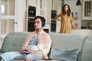 Zara (Noush Skaugen) bekommt bald ein Kind. Usman (Sargon Yelda) ist mit seinen Gedanken allerdings woanders.