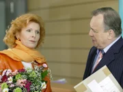 Oberschwester Ingrid (Jutta Kammann) wird 60. Als sie von Prof. Simoni (Dieter Bellmann) Blumen bekommt, reagiert sie leicht gereizt auf seine Komplimente - sie befindet sich mitten in einer Lebenskrise.