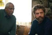 Ken (Alex Morris, l.); Chip Baskets (Zach Galifianakis, r.)