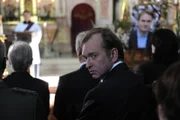 Kriminaloberrat Wellisch (Christian Springer) auf dem Trauergottesdienst von Gisbert Engelhardt.