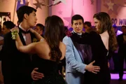 (v.l.n.r.) Rubén Amaro jr. (Niko Guardado); Erica Goldberg (Hayley Orrantia); Geoff Schwartz (Sam Lerner); Carla (Alex Jennings)