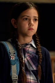 Elle (Abby Ryder Fortson)