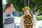 Darrin (John Gammon, l.); Sue Heck (Eden Sher, r.)