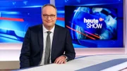 Oliver Welke im Studio.