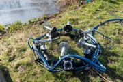 Die Düsen dieses Prototypen erzeugen unter Wasser einen Nebel aus winzigen Luftbläschen. Daran soll Mikroplastik haften bleiben.