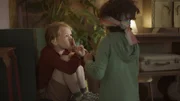Anna und Saïd merken, dass man besser hört und fühlt, wenn man nichts sieht.