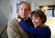Linda (Thekla Carola Wied) und Jakob (Günther Maria Halmer) freuen sich auf harmonische Zeiten zu zweit.