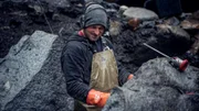 James Hamm bei Felsbrocken mit Felsexpander