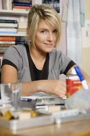 Anna Polauke (Jeanette Biedermann) könnte alles haben: Mit ihrem Talent, ihrem Fleiß und ihrer Beharrlichkeit wäre sie überall willkommen - auch in der Werbeagentur Broda & Broda. Dort zu arbeiten wäre ihr großer Wunsch. Doch zwischen ihr und ihrem Traum steht eine scheinbar unüberwindliche Hürde: Anna ist entsetzlich schüchtern und bringt kein Wort heraus, wenn sie vor fremden Menschen steht.