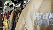 Feuerwehrmäntel.