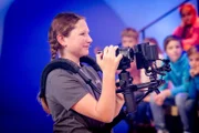 Kamerakind Jolien unterstützt heute das Aufnahmeteam.