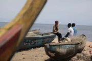 Mariana van Zeller (L) speaking to fishermen.