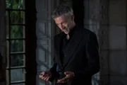 Engerraund Serac (Vincent Cassel)