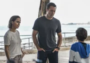 L-R: Mary McGarrett (Taryn Manning); Steve McGarrett (Alex O'Loughlin), Blake (Miles Emmons)