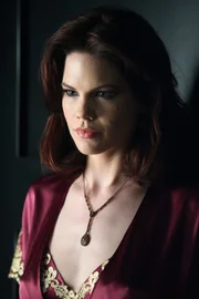 Isabel (Valerie Cruz)