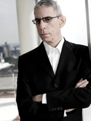 Sergeant John Murch (Richard Belzer).