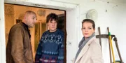 SENDER: ARD - SENDETITEL: Wolfsland - Tief im Wald - UNTERTITEL:  - CAPTION:  ARD/MDR WOLFSLAND - TIEF IM WALD, am Donnerstag (15.12.16) um 20:15 Uhr im ERSTEN..Butsch (Götz Schubert) und Viola Delbrück (Yvonne Catterfeld) besuchen den Hausmeister der Schwimmhalle Fabian Nickritz (Holger Bülow, mi.), der sich verdächtig macht..© MDR/MOLINA FILM/Steffen Junghans, honorarfrei - Verwendung gemäß der AGB im engen inhaltlichen, redaktionellen Zusammenhang mit genannter MDR-Sendung bei Nennung "Bild: MDR/MOLINA FILM/Steffen Junghans" (S2+). MDR/HA Kommunikation, 04360 Leipzig, Tel: (0341) 300 6477 oder - 6463