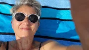 Über die Symptome zu sprechen, die Frauen in den Wechseljahren erleben, ist immer noch ein Tabu – oft sogar in der eigenen Partnerschaft.